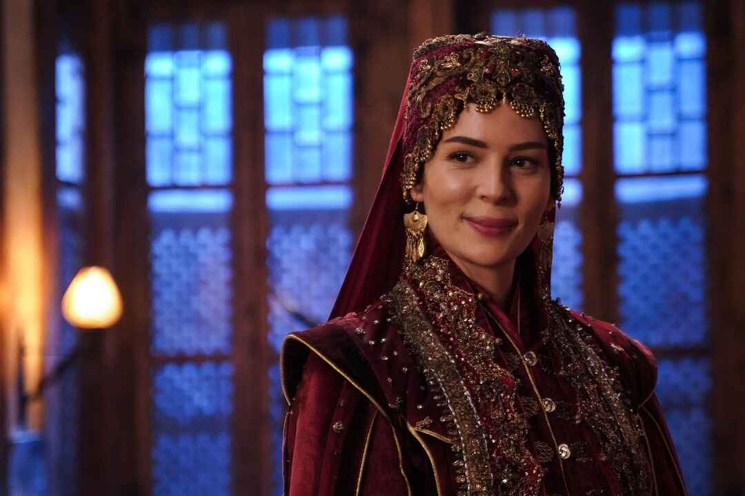 Nayman's alliance with Bursa Tekfuru threatens Osman Bey in Kurulus Osman Season 4 Episode 124 with Urdu subtitles. Gripping drama unfolds.